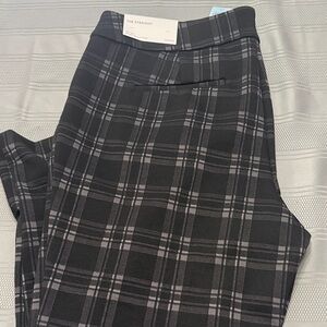 NWT woman’s Anne Taylor straight full length pant  size 14petite. Black and grey